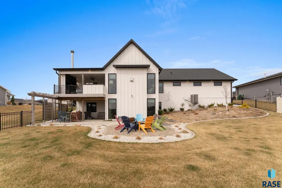 204 N Piper Dr, Sioux Falls, SD 57110 - #2