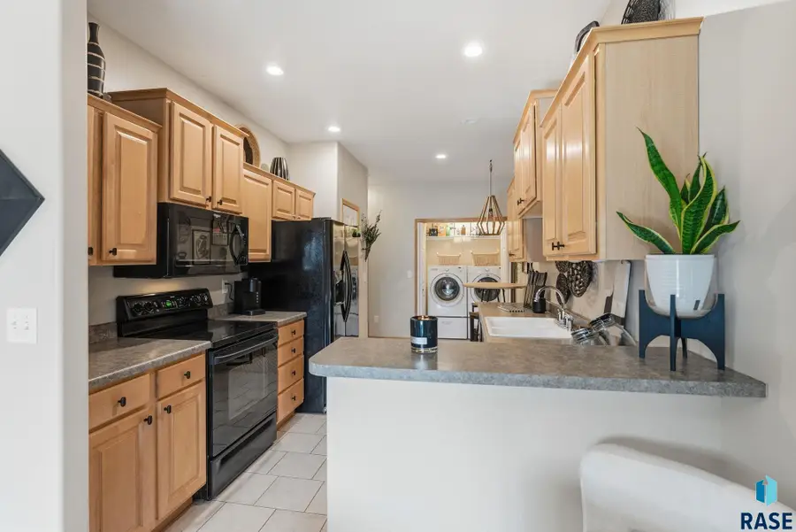 5518 Sandra Dr, Sioux Falls, SD 57108 - #3