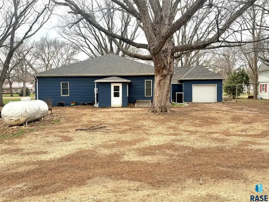 707 Burns Pl, Hurley, SD 57036 - #2