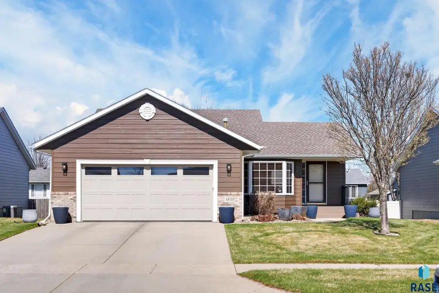 4840 S Samantha Dr, Sioux Falls, SD 57106 - #2