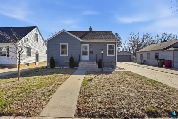 1216 S Hawthorne Ave, Sioux Falls, SD 57105