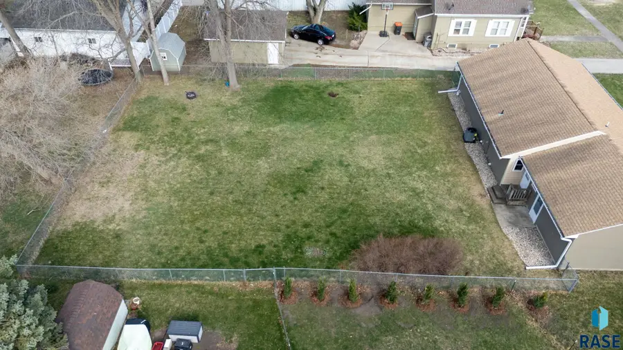 308 W Hemlock St, Beresford, SD 57004 - #3