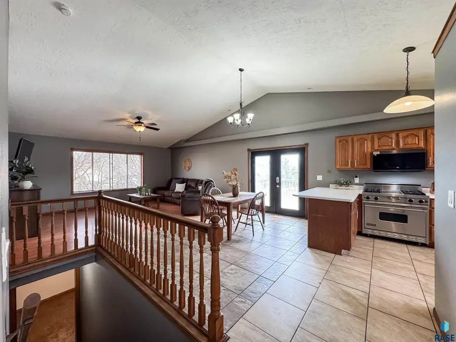 904 E Maywood St, Brandon, SD 57005 - #2