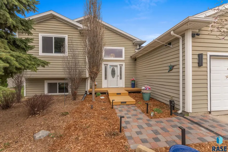 602 W Laura St, Harrisburg, SD 57032 - #2