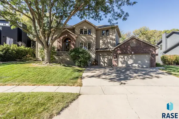 4509 S River Oaks Dr, Sioux Falls, SD 57105