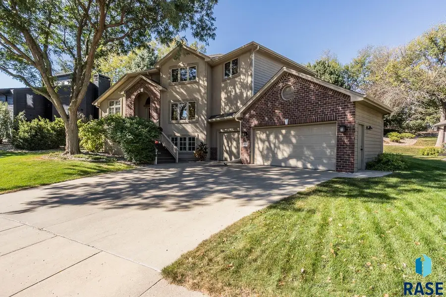 4509 S River Oaks Dr, Sioux Falls, SD 57105 - #3