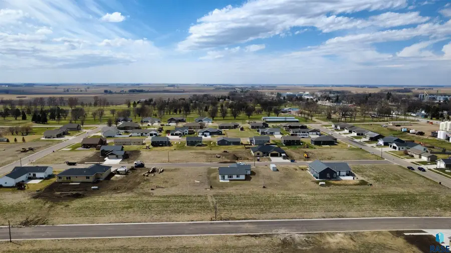 609 Hawk Ave, Colman, SD 57017 - #2