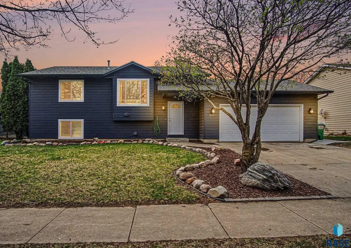 617 S Hickory Ln, Harrisburg, SD 57032 - #1