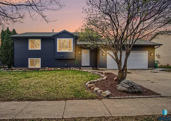 617 S Hickory Ln, Harrisburg, SD 57032