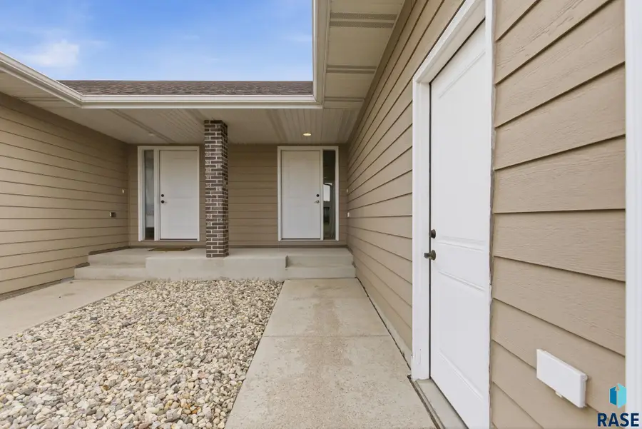 5918 S Mandy Ave, Sioux Falls, SD 57106 - #3