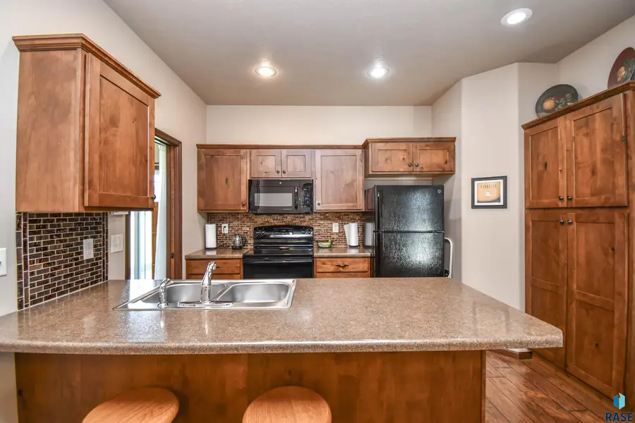 3120 S Sandlot Ave, Sioux Falls, SD 57110 - #2