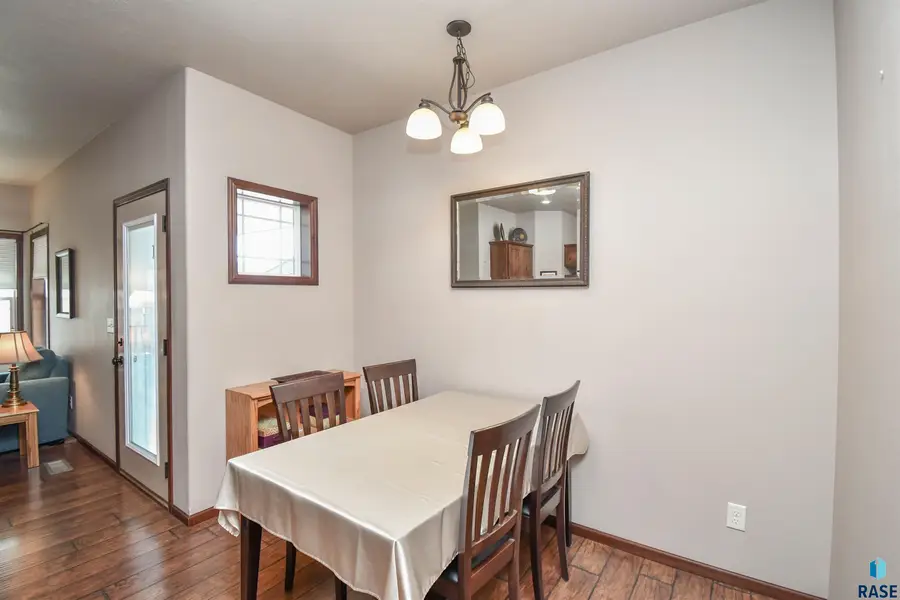 3120 S Sandlot Ave, Sioux Falls, SD 57110 - #3