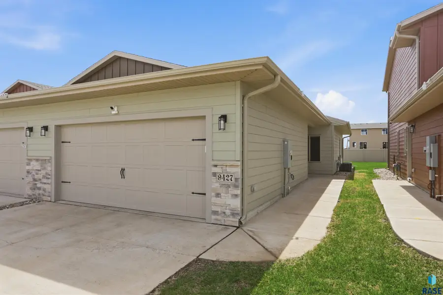9427 W Dolores Dr, Sioux Falls, SD 57106 - #2