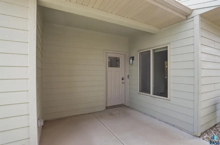 9427 W Dolores Dr, Sioux Falls, SD 57106 - #3