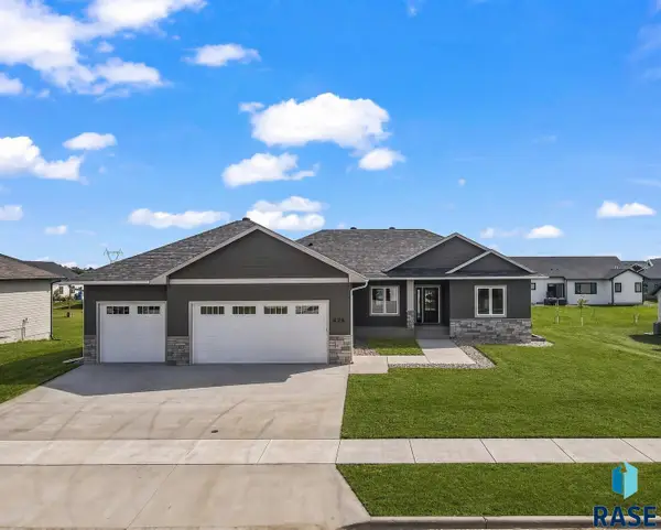 424 Andrew Ave, Harrisburg, SD 57032