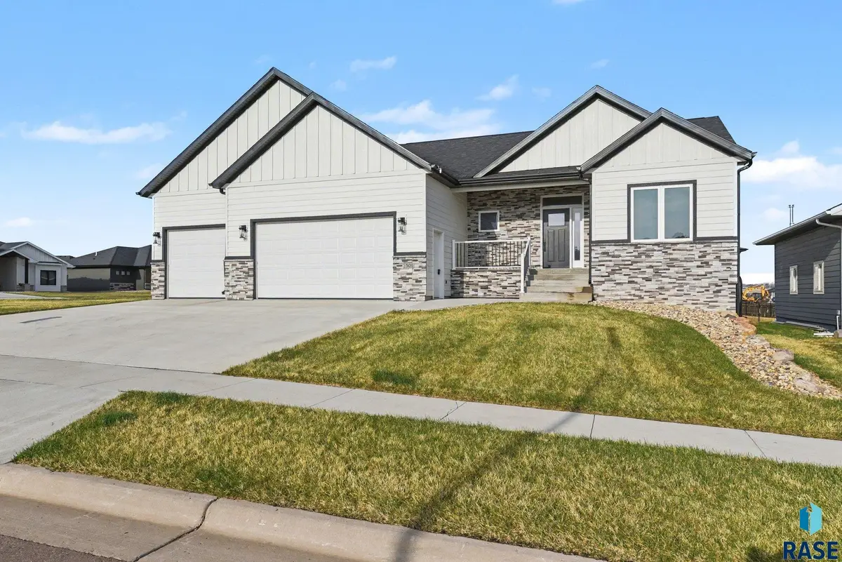 501 N Corsair Cir, Sioux Falls, SD 57110 - #1