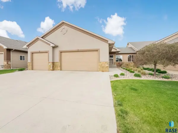 8111 S Seven Oaks Dr, Sioux Falls, SD 57108