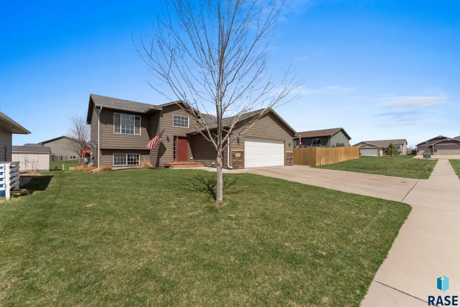 1516 Gold Dust St, Sioux Falls, SD 57104 - #2