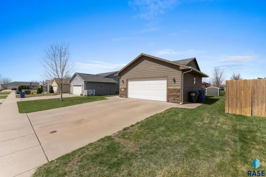 1516 Gold Dust St, Sioux Falls, SD 57104 - #3