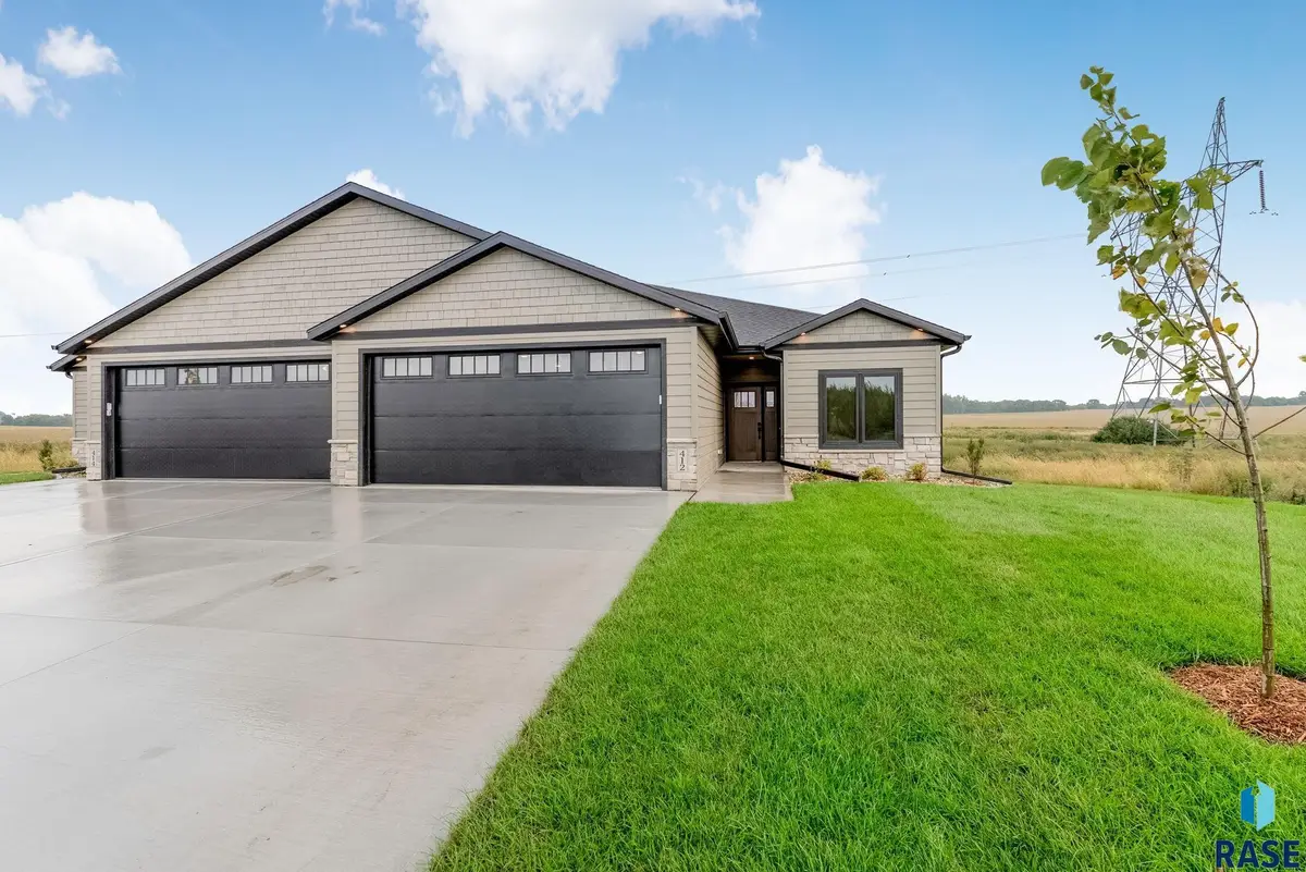 412 N Almond Ave, Brandon, SD 57005 - #1