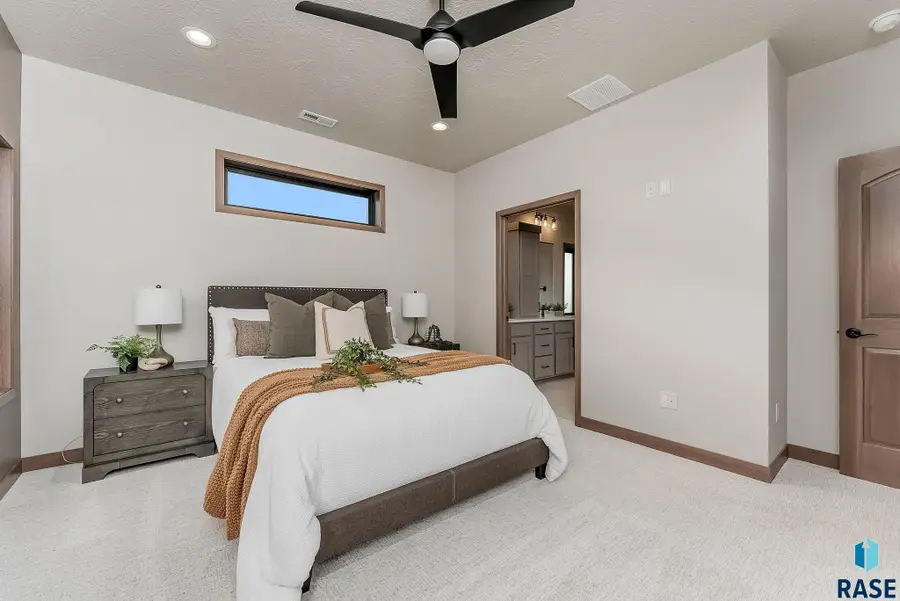 412 N Almond Ave, Brandon, SD 57005 - #3