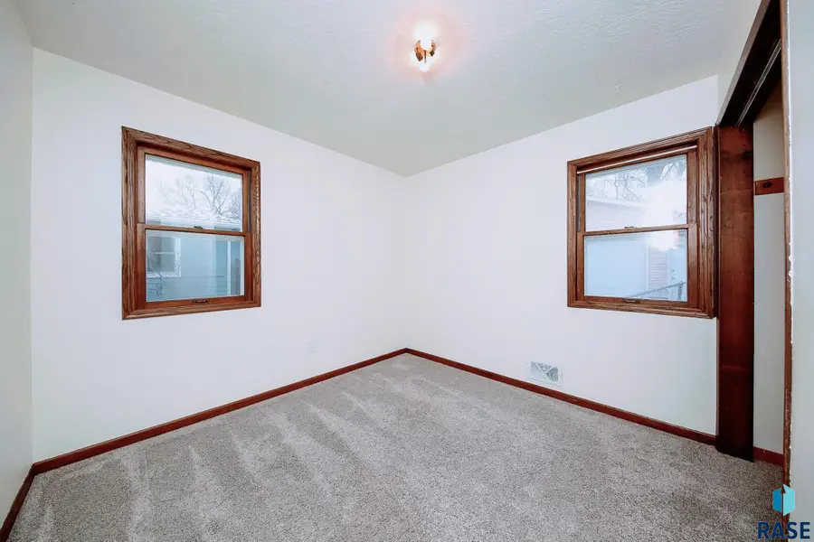 948 S Cloudas Ave, Sioux Falls, SD 57103 - #3