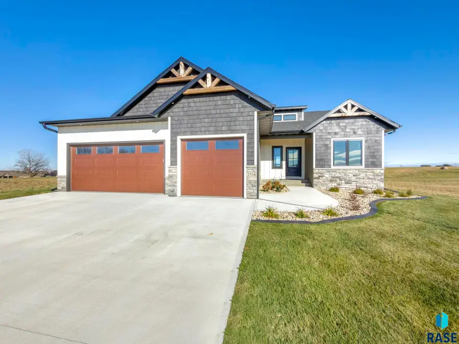 2516 E Chestnut Trl, Brandon, SD 57005 - #2