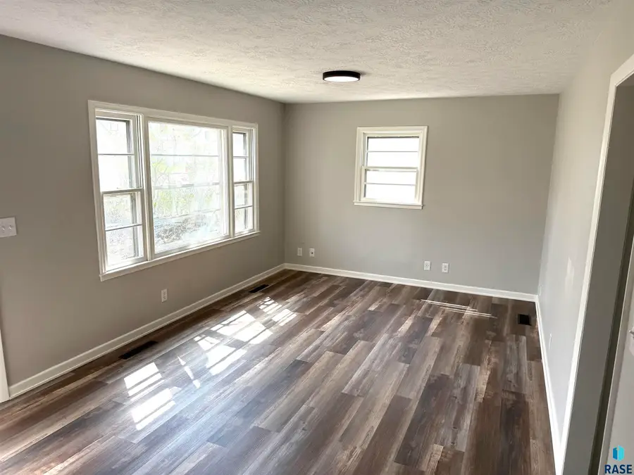 1216 W Sioux St, Sioux Falls, SD 57104 - #3