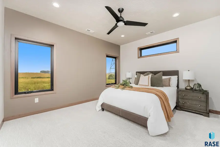 414 N Almond Ave, Brandon, SD 57005 - #2