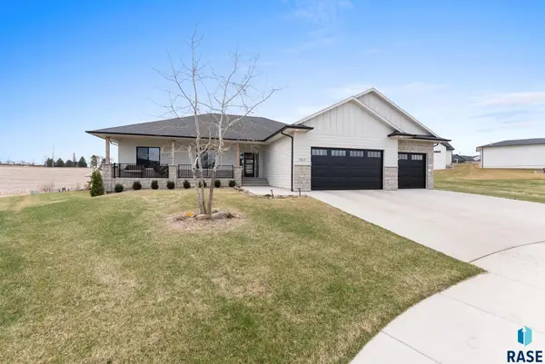 7317 E Misty Knoll Cir, Sioux Falls, SD 57110