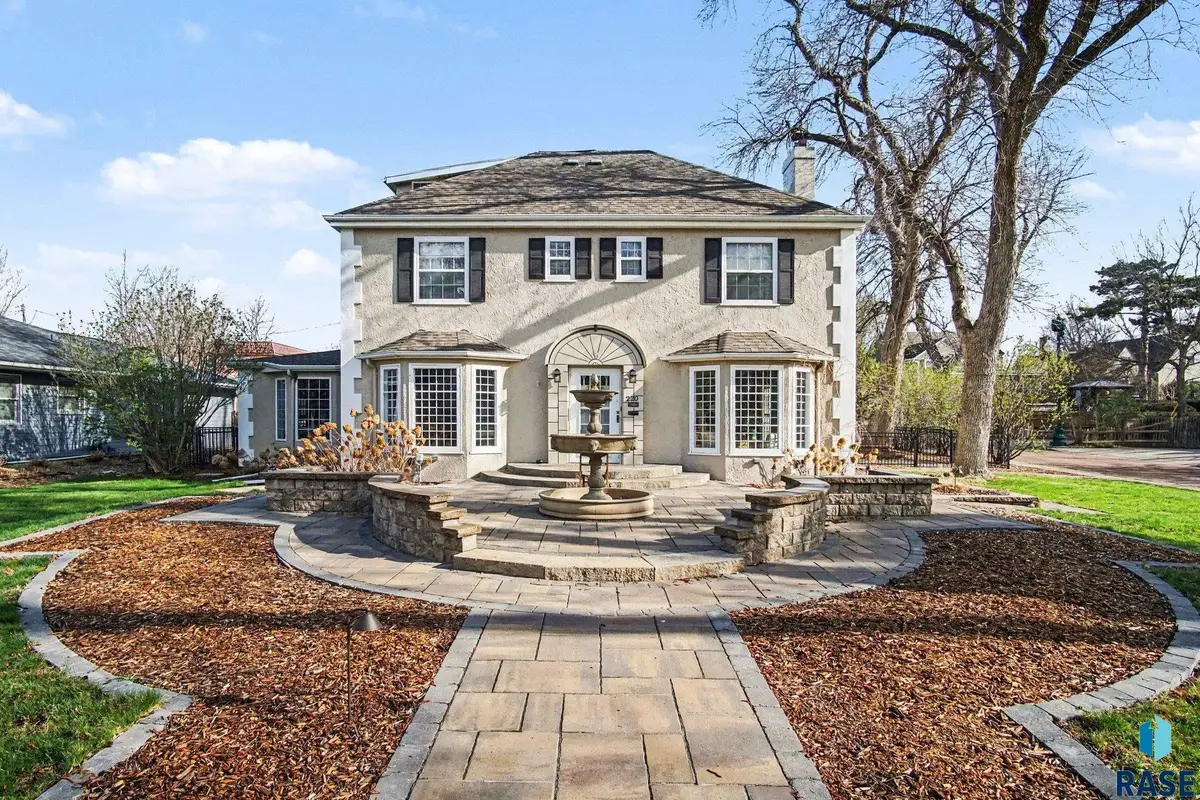 220 E 27th St, Sioux Falls, SD 57105 - #1