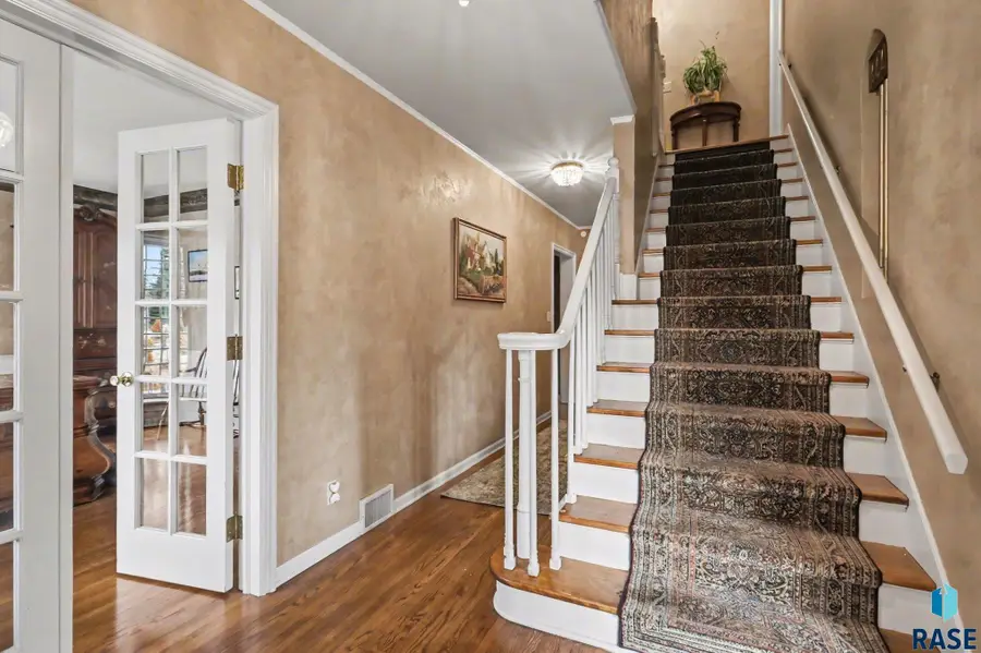 220 E 27th St, Sioux Falls, SD 57105 - #2