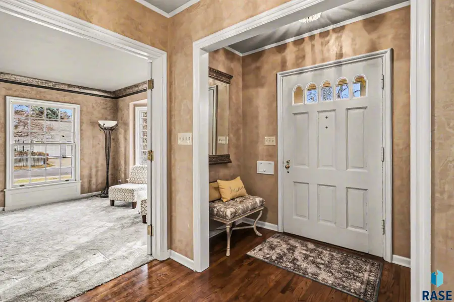 220 E 27th St, Sioux Falls, SD 57105 - #3