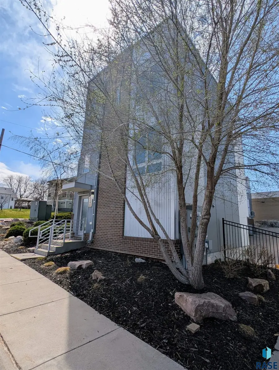521 S 2nd Ave, Sioux Falls, SD 57104 - #2