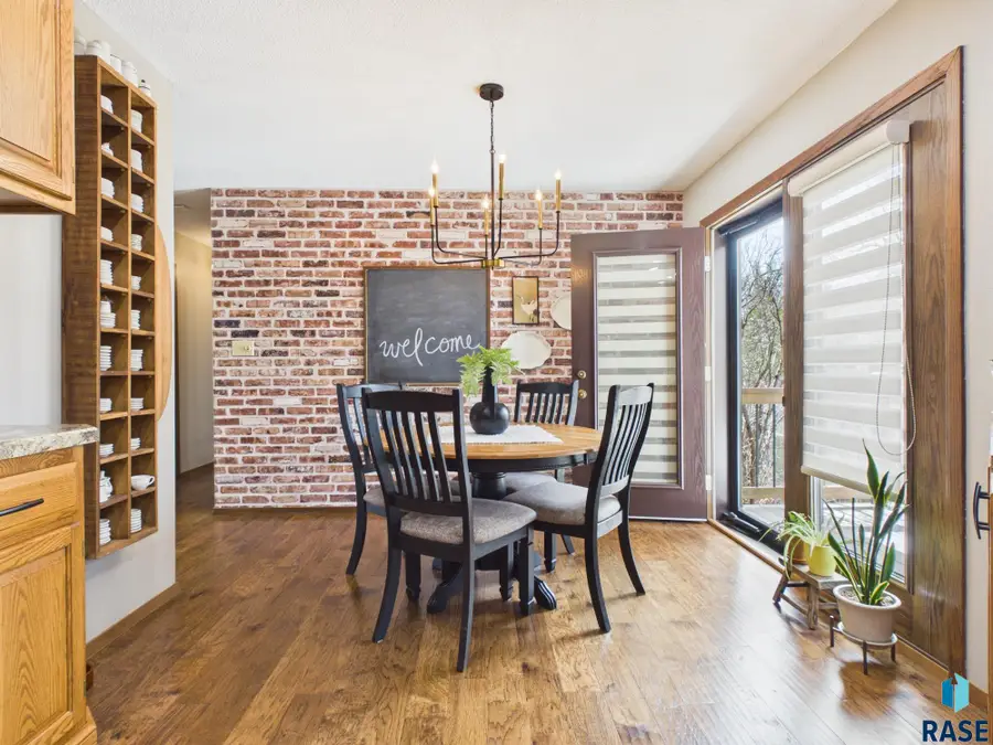 2409 S Royal Ct, Sioux Falls, SD 57106 - #2