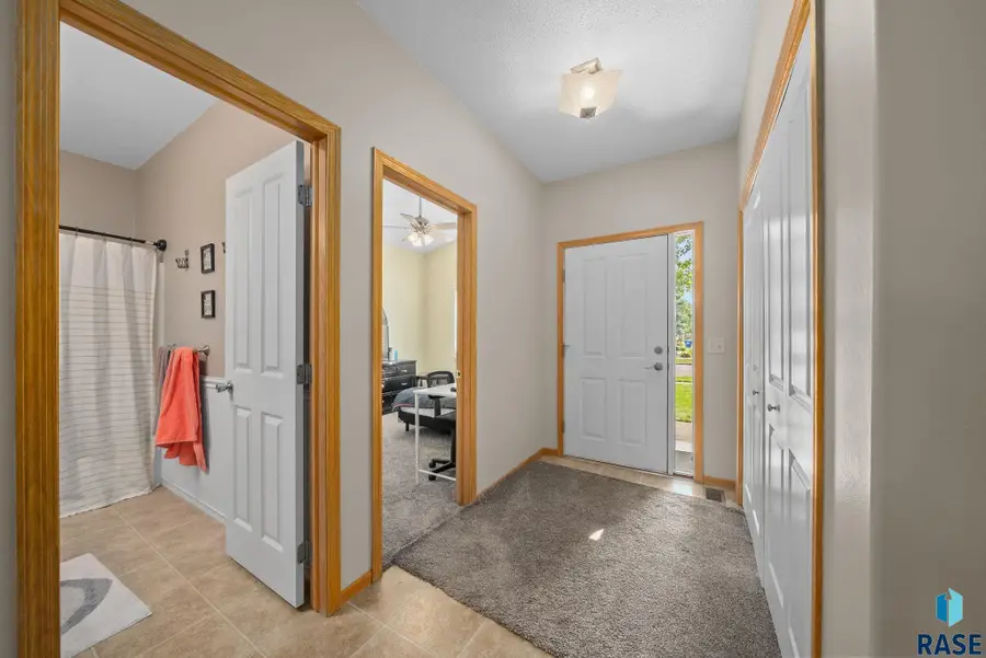 519 S Horizon Cir, Sioux Falls, SD 57106 - #2