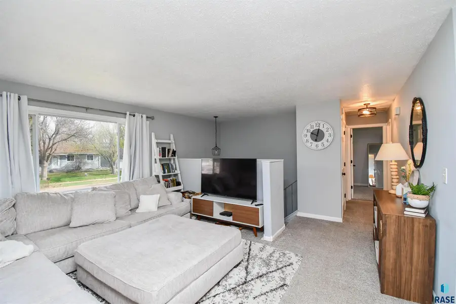 6609 W 46th St, Sioux Falls, SD 57106 - #2