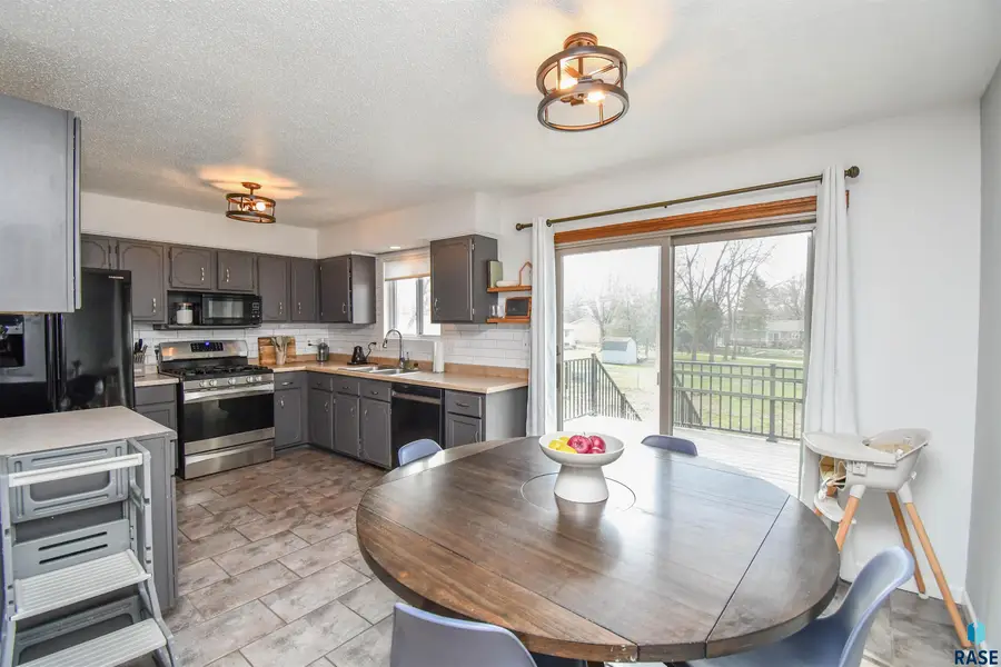 6609 W 46th St, Sioux Falls, SD 57106 - #3