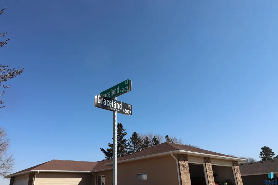 4501 W Graceland Pl, Sioux Falls, SD 57106 - #3