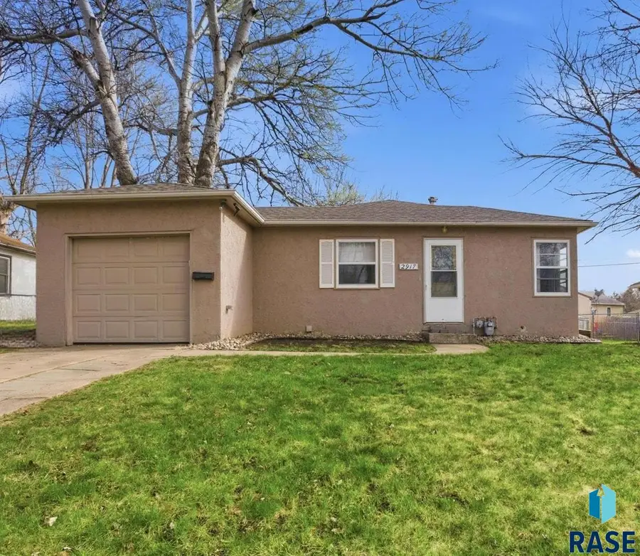 2917 E 18th St, Sioux Falls, SD 57103 - #2