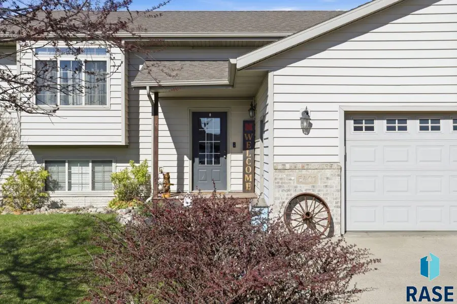 5401 S Carrick Ave, Sioux Falls, SD 57106 - #2