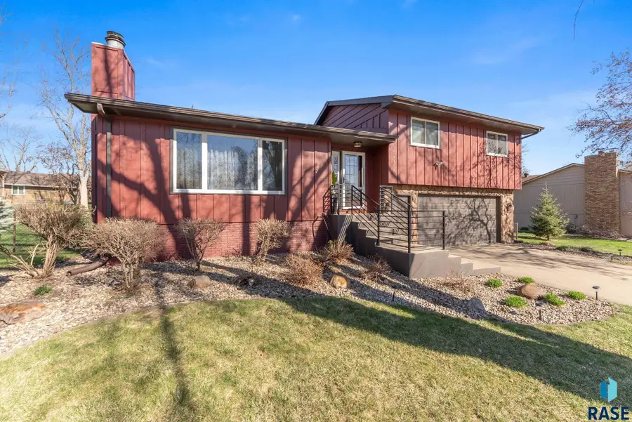 5904 W 35th St, Sioux Falls, SD 57106 - #2