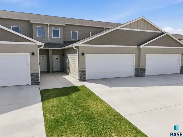 5513 Huntwood Ave, Sioux Falls, SD 57108