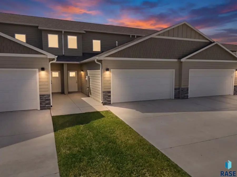 5513 Huntwood Ave, Sioux Falls, SD 57108 - #2