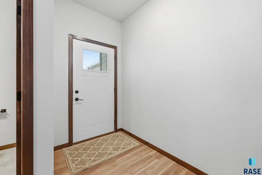 5513 Huntwood Ave, Sioux Falls, SD 57108 - #3