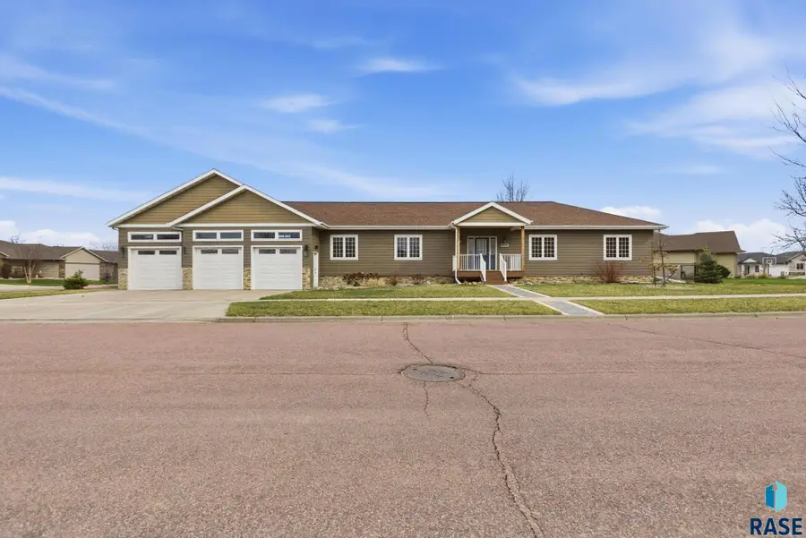 1500 E Birch St, Brandon, SD 57005 - #2