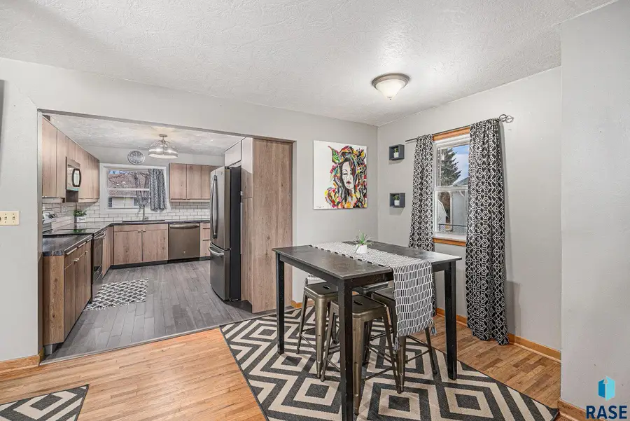 3112 S 5th Ave, Sioux Falls, SD 57105 - #3