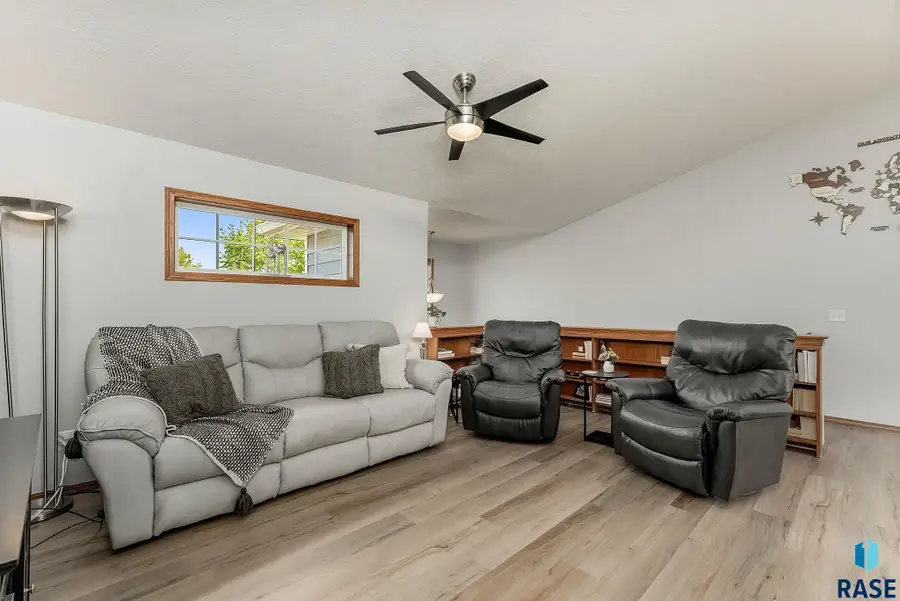 1405 N Conifer Pl, Sioux Falls, SD 57107 - #3
