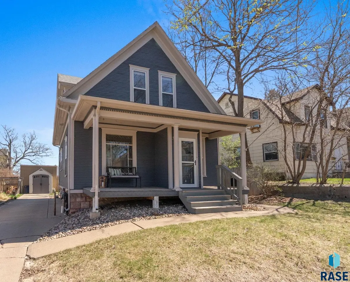 610 S 1st Ave, Sioux Falls, SD 57104 - #1