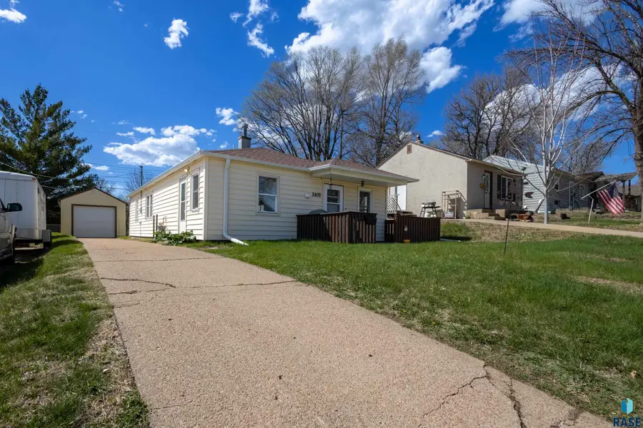 2409 S Duluth Ave, Sioux Falls, SD 57105 - #2